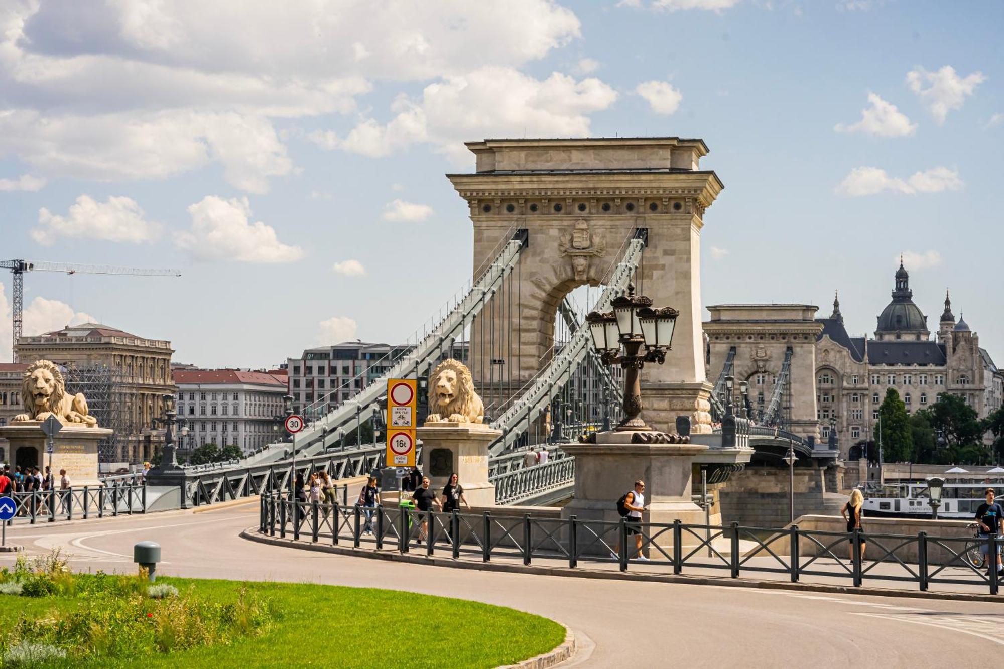 Elegant Escape By Buda Castle For Pleasure Seekers Budapest Kültér fotó
